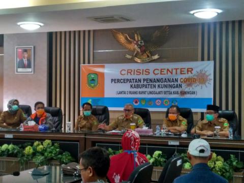 rapat crisis center